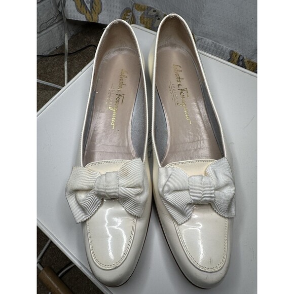 Salvatore Ferragamo Boutique Womens Ivory Flats Shoes Size 8 1/5 Bow